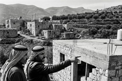 البناء داخل حدود الجار